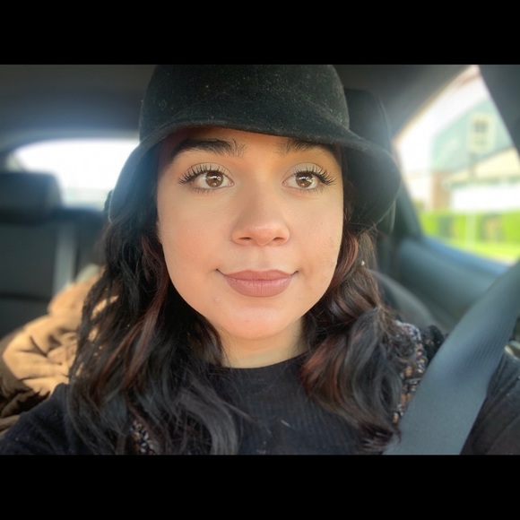 Meet your Posher, Alondra - Picture 1 of 1